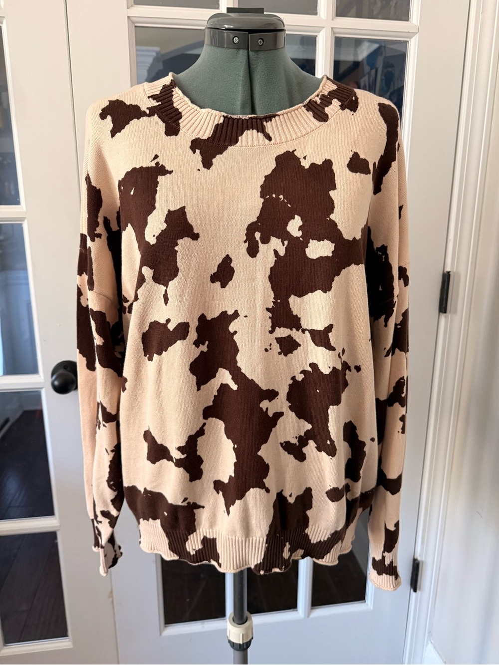 Crewneck Cow-Print Sweater in Beige and Brown